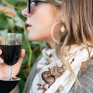 NEW HOO HOOPS women's hoop earrings in clear